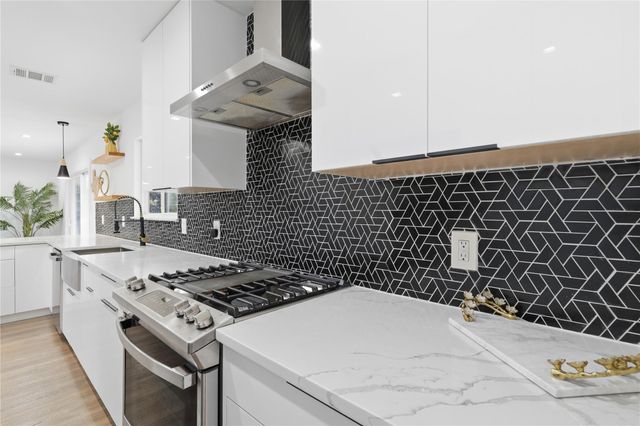 5604 Coventry LN, Austin, TX 78723