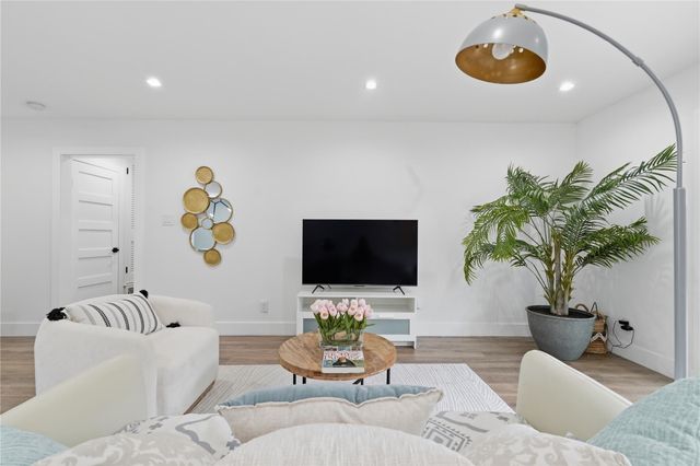 5604 Coventry LN, Austin, TX 78723