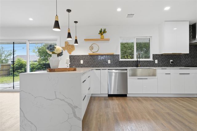 5604 Coventry LN, Austin, TX 78723