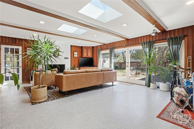 244 E 64th Street, Savannah, GA 31405