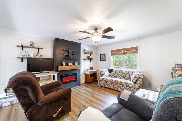 1318 COUNTY ROAD 2347, Moberly, MO 65270