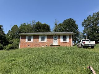 110 S Oak Dr, Collinwood, TN 38450