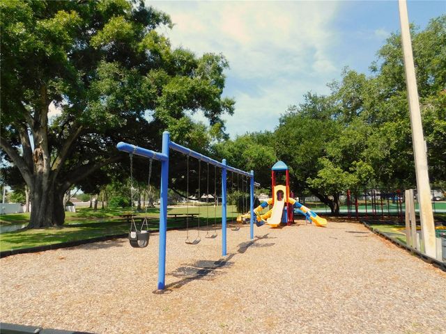 7508 OKEECHOBEE COURT, Tampa, FL 33637