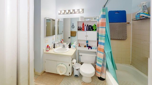 7508 OKEECHOBEE COURT, Tampa, FL 33637