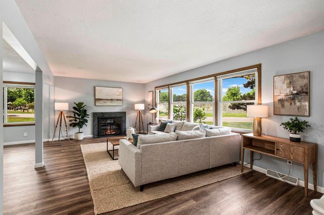 10500 Vessey Road, Bloomington, MN 55437