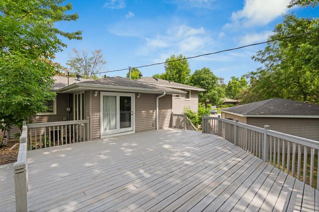 10500 Vessey Road, Bloomington, MN 55437