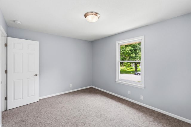 10500 Vessey Road, Bloomington, MN 55437