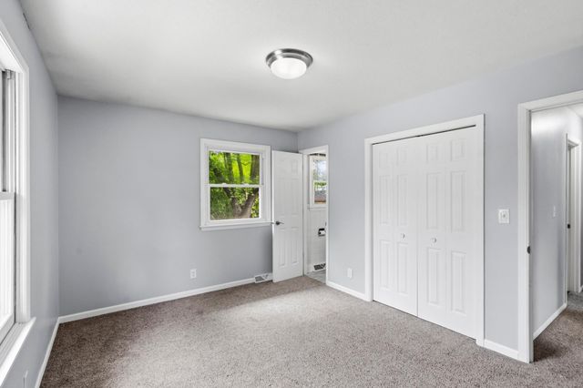 10500 Vessey Road, Bloomington, MN 55437