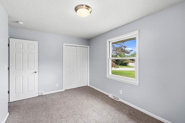 10500 Vessey Road, Bloomington, MN 55437