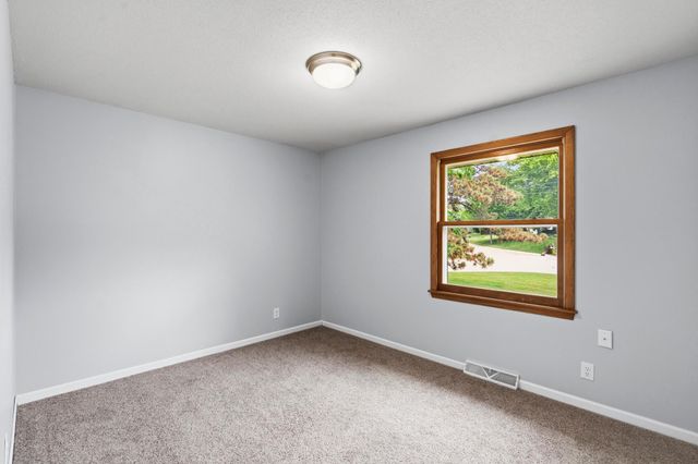 10500 Vessey Road, Bloomington, MN 55437