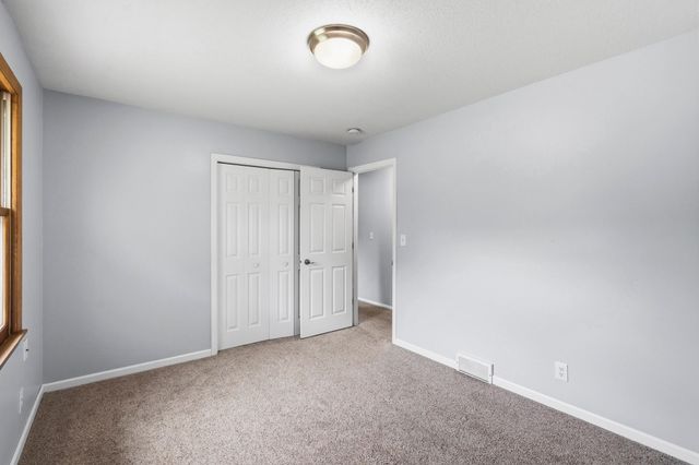 10500 Vessey Road, Bloomington, MN 55437