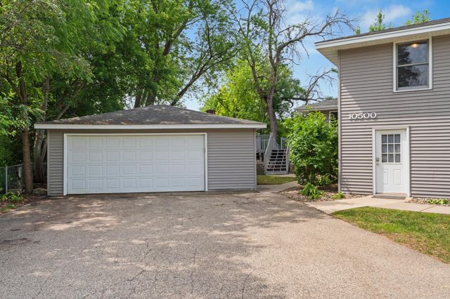 10500 Vessey Road, Bloomington, MN 55437