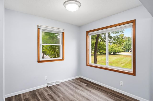 10500 Vessey Road, Bloomington, MN 55437
