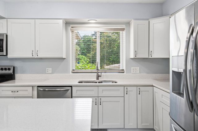 10500 Vessey Road, Bloomington, MN 55437