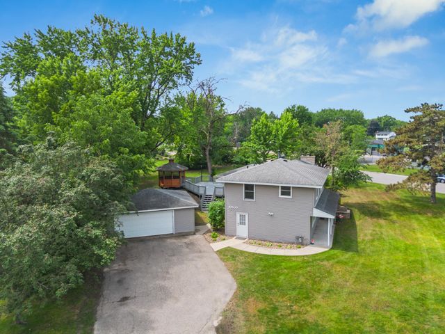 10500 Vessey Road, Bloomington, MN 55437