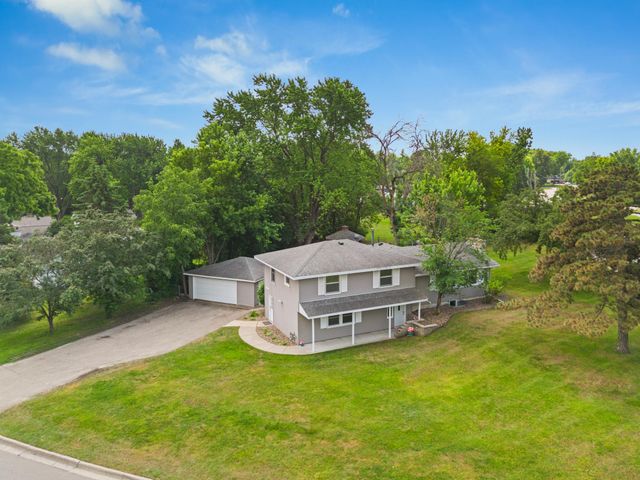 10500 Vessey Road, Bloomington, MN 55437