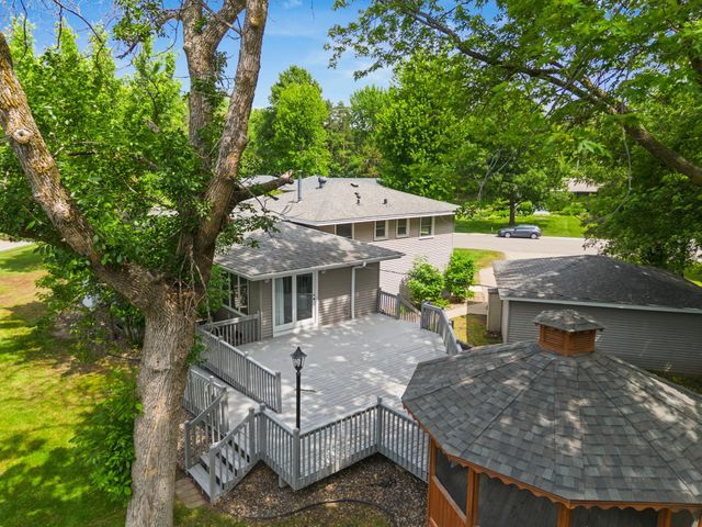 10500 Vessey Road, Bloomington, MN 55437