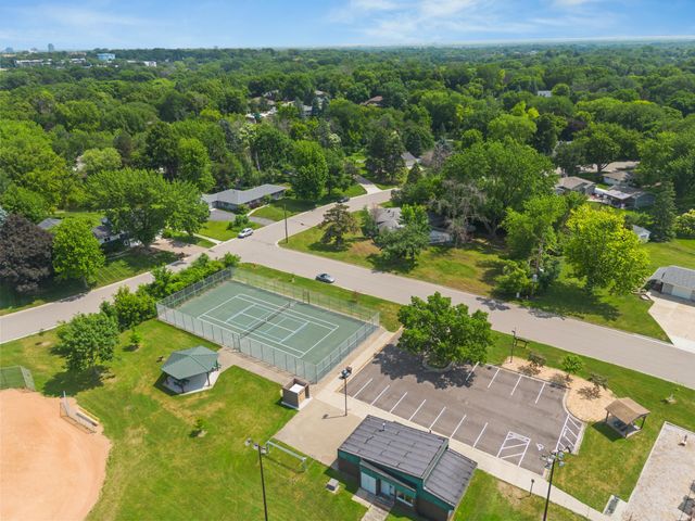 10500 Vessey Road, Bloomington, MN 55437