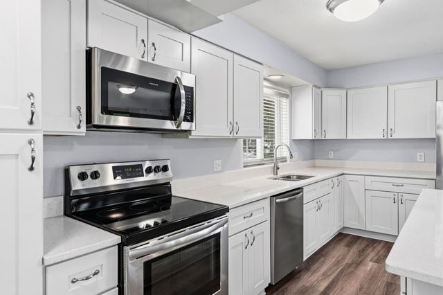 10500 Vessey Road, Bloomington, MN 55437