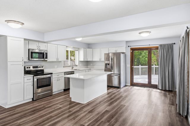 10500 Vessey Road, Bloomington, MN 55437