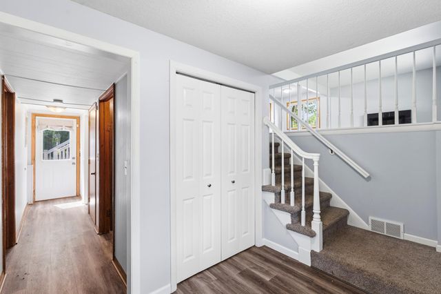 10500 Vessey Road, Bloomington, MN 55437