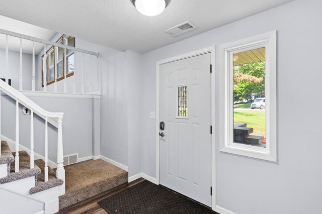 10500 Vessey Road, Bloomington, MN 55437