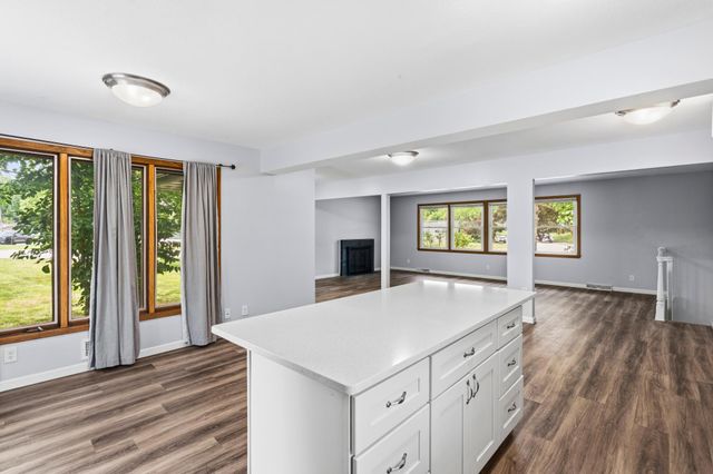 10500 Vessey Road, Bloomington, MN 55437