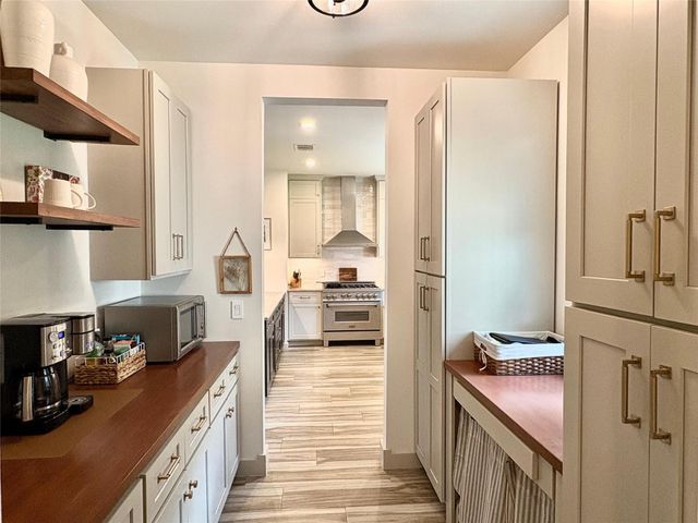 17703 Jungman Road, Damon, TX 77430