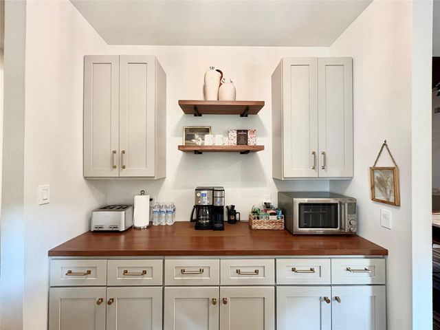 17703 Jungman Road, Damon, TX 77430