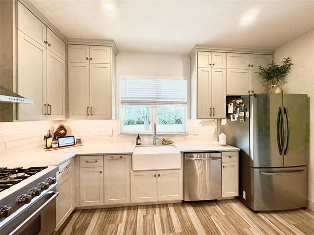 17703 Jungman Road, Damon, TX 77430