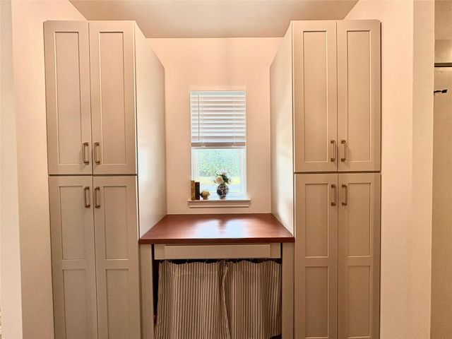 17703 Jungman Road, Damon, TX 77430