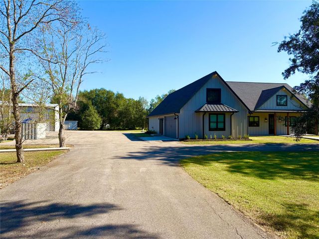 17703 Jungman Road, Damon, TX 77430