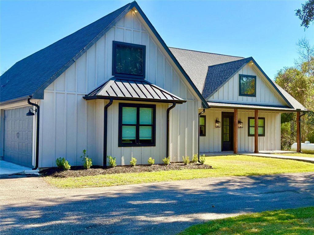 17703 Jungman Road, Damon, TX 77430