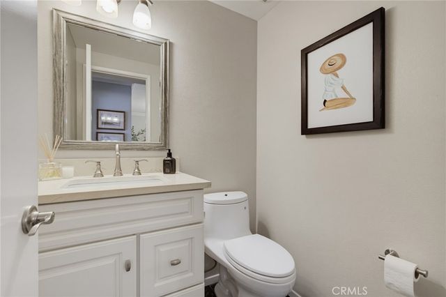 21901 Burbank, Woodland Hills, CA 91367