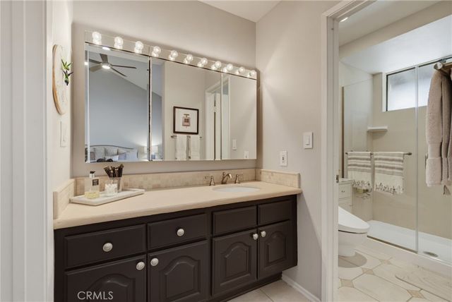 21901 Burbank, Woodland Hills, CA 91367