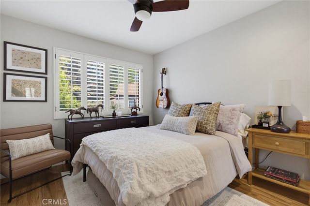 21901 Burbank, Woodland Hills, CA 91367