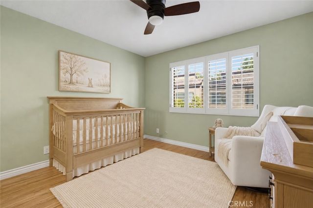 21901 Burbank, Woodland Hills, CA 91367