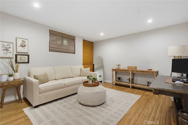 21901 Burbank, Woodland Hills, CA 91367
