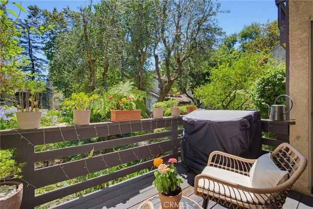21901 Burbank, Woodland Hills, CA 91367