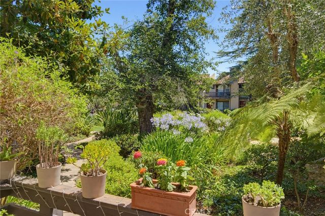 21901 Burbank, Woodland Hills, CA 91367