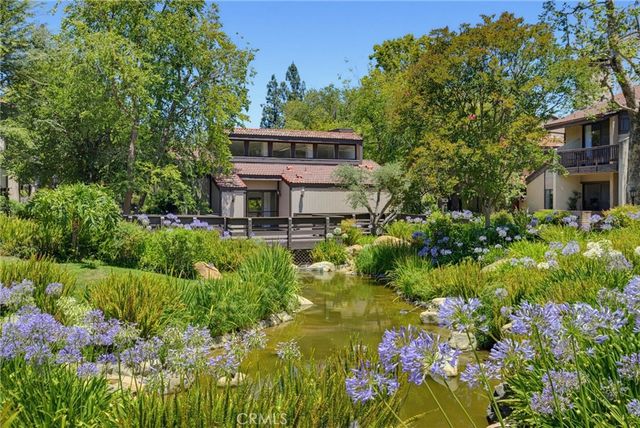 21901 Burbank, Woodland Hills, CA 91367