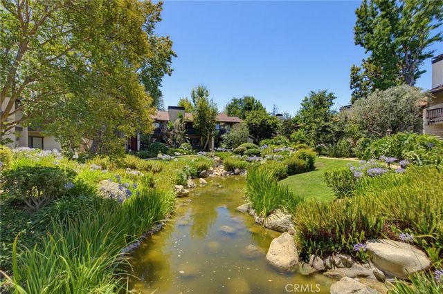 21901 Burbank, Woodland Hills, CA 91367