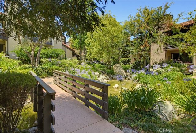 21901 Burbank, Woodland Hills, CA 91367