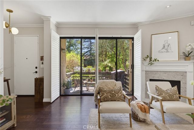 21901 Burbank, Woodland Hills, CA 91367