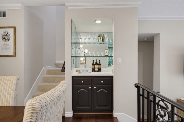 21901 Burbank, Woodland Hills, CA 91367