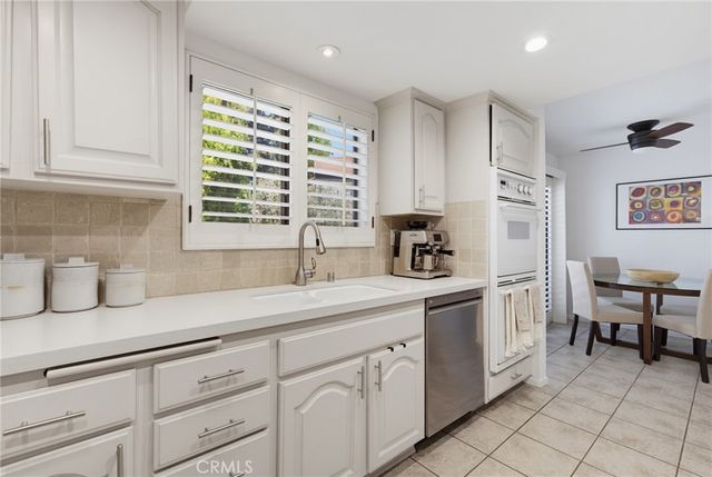 21901 Burbank, Woodland Hills, CA 91367