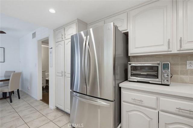 21901 Burbank, Woodland Hills, CA 91367