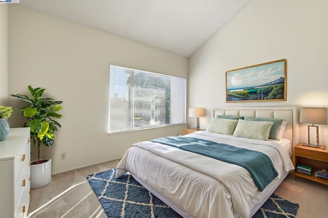 93 Cassia Dr, Hayward, CA 94544