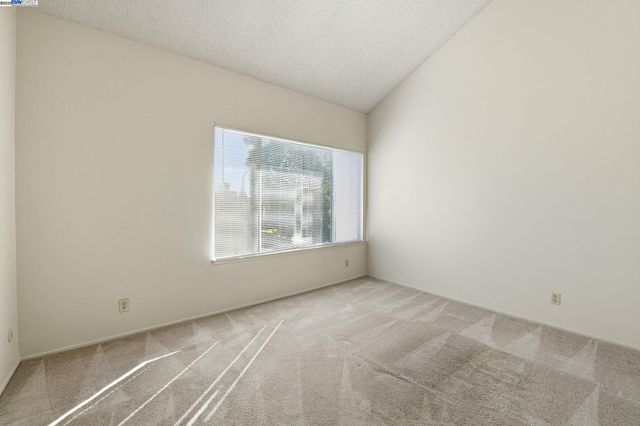 93 Cassia Dr, Hayward, CA 94544