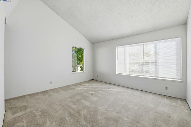 93 Cassia Dr, Hayward, CA 94544